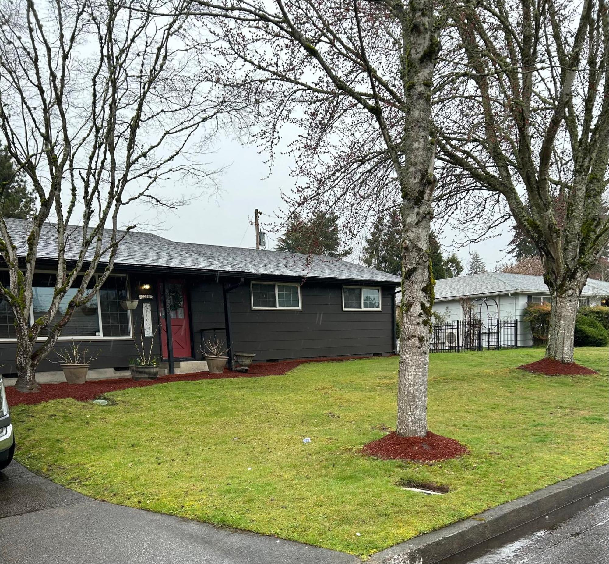 Emerald City 3 Bedroom 1 Bath Home 尤金 外观 照片